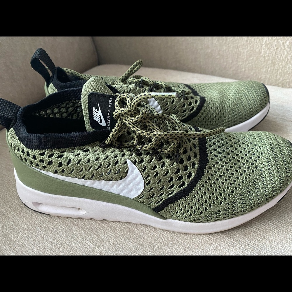 Nike sneakers. Size 7.5. Good condition, worn a few times